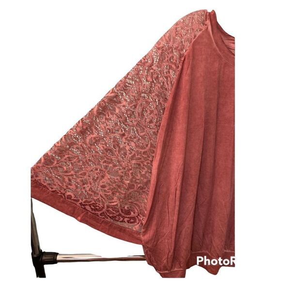 UMGEE Top with Dolman Sleeve and Lace  Size Medium - Picture 4 of 4